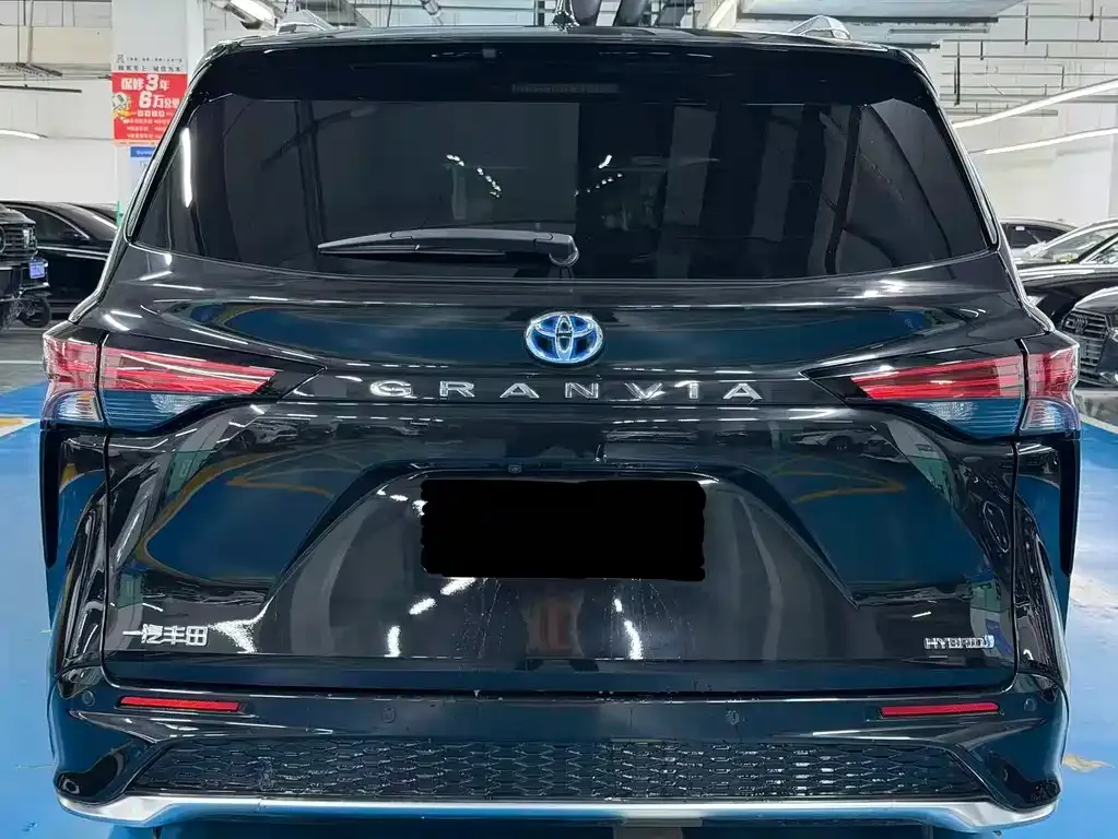 Toyota Granvia — фото 8