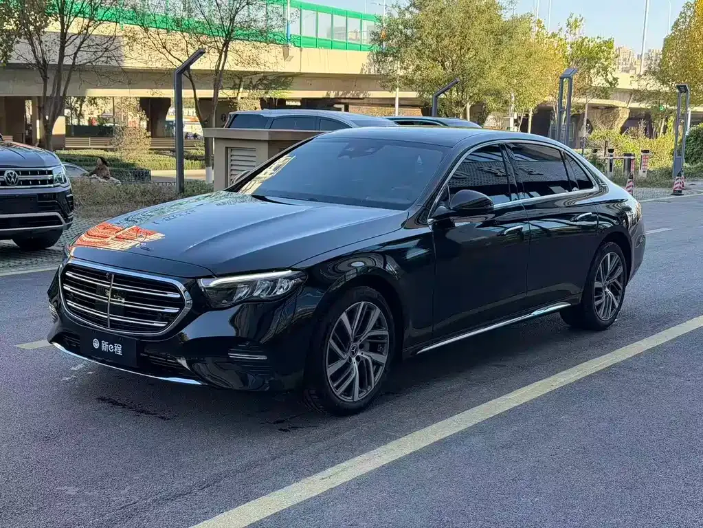 Mercedes-Benz E-Class — фото 1