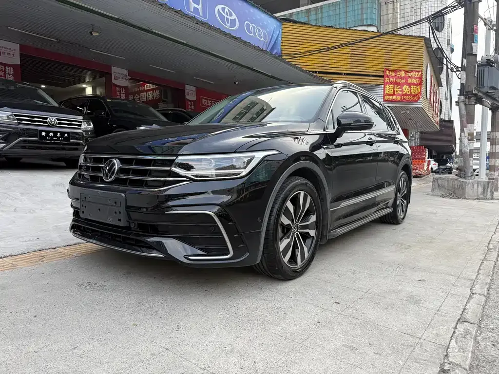 Volkswagen Tiguan L — фото 1