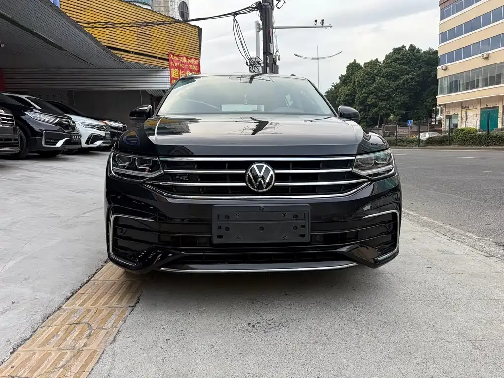 Volkswagen Tiguan L — фото 2