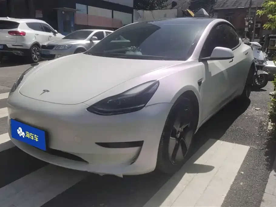 Tesla Model 3 — фото 1