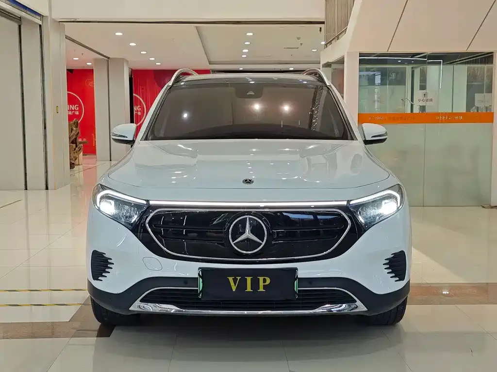 Mercedes-Benz EQB — фото 1