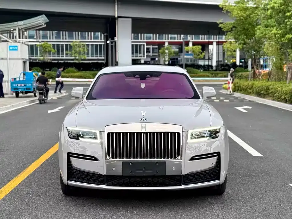 Rolls-Royce Ghost — фото 1