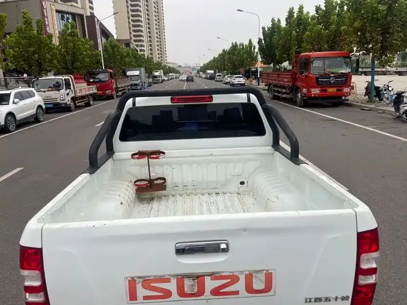 Isuzu RE-MAX — фото 8