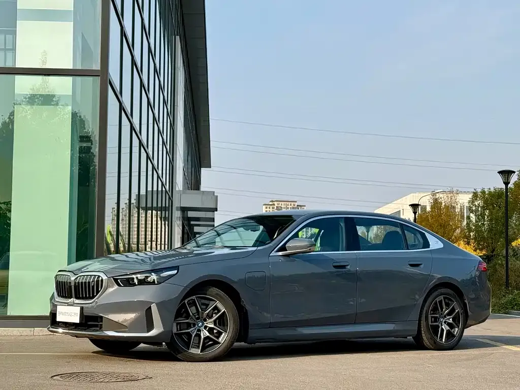 BMW i5 — фото 1