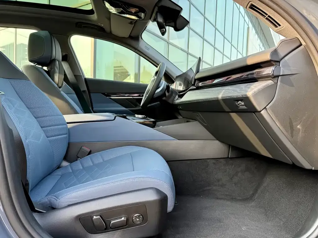 BMW i5 — фото 9