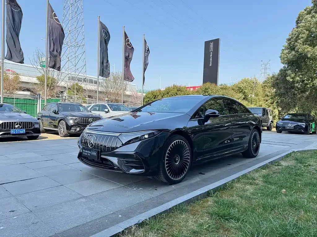 Mercedes-Benz EQS AMG — фото 1