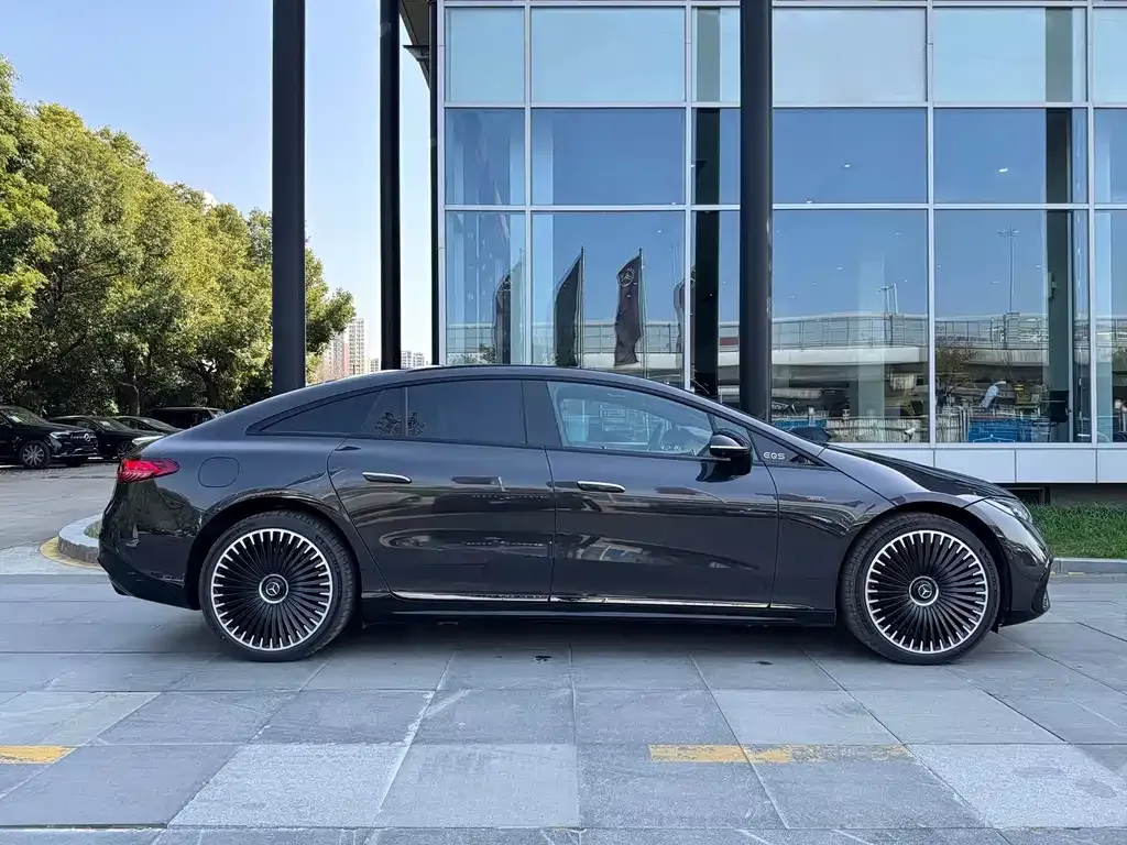 Mercedes-Benz EQS AMG — фото 2