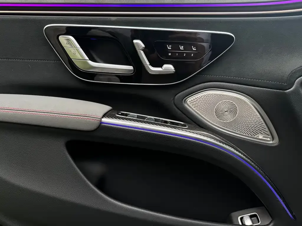 Mercedes-Benz EQS AMG — фото 9
