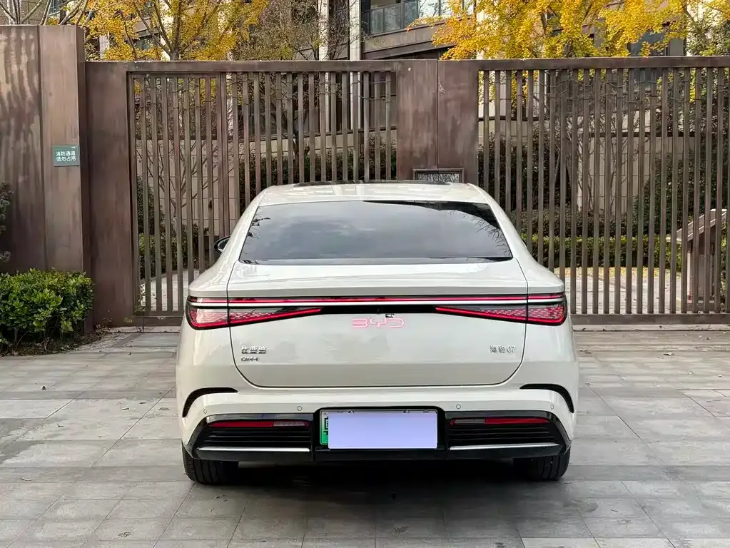 BYD Seal 07 DM-i — фото 8
