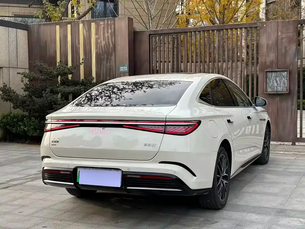 BYD Seal 07 DM-i — фото 9