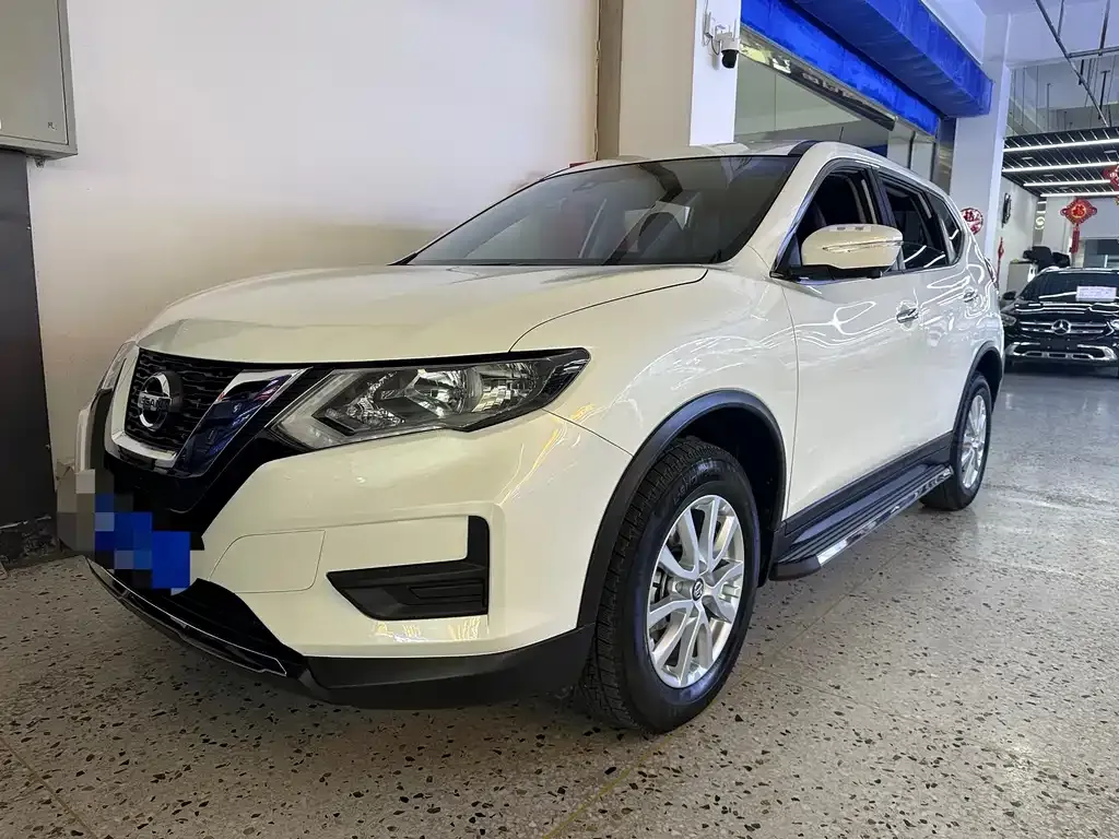Nissan X-Trail — фото 1