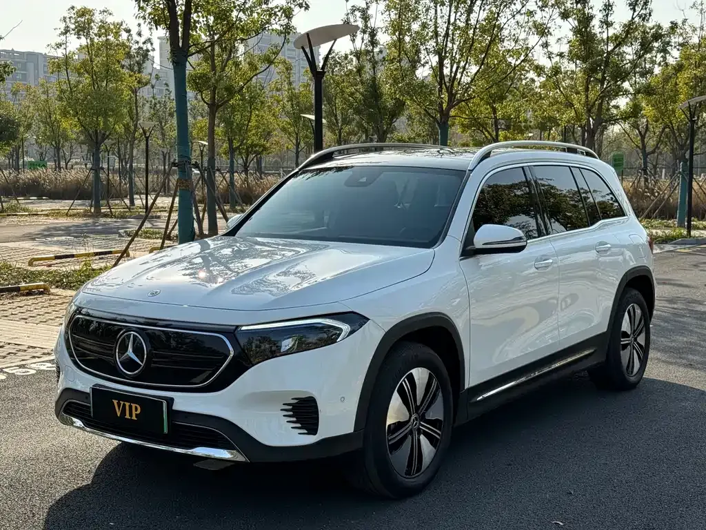 Mercedes-Benz EQB — фото 1