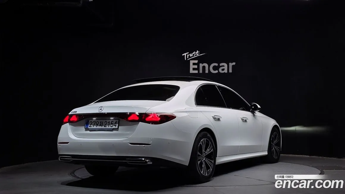 Mercedes-Benz E-Class — фото 2