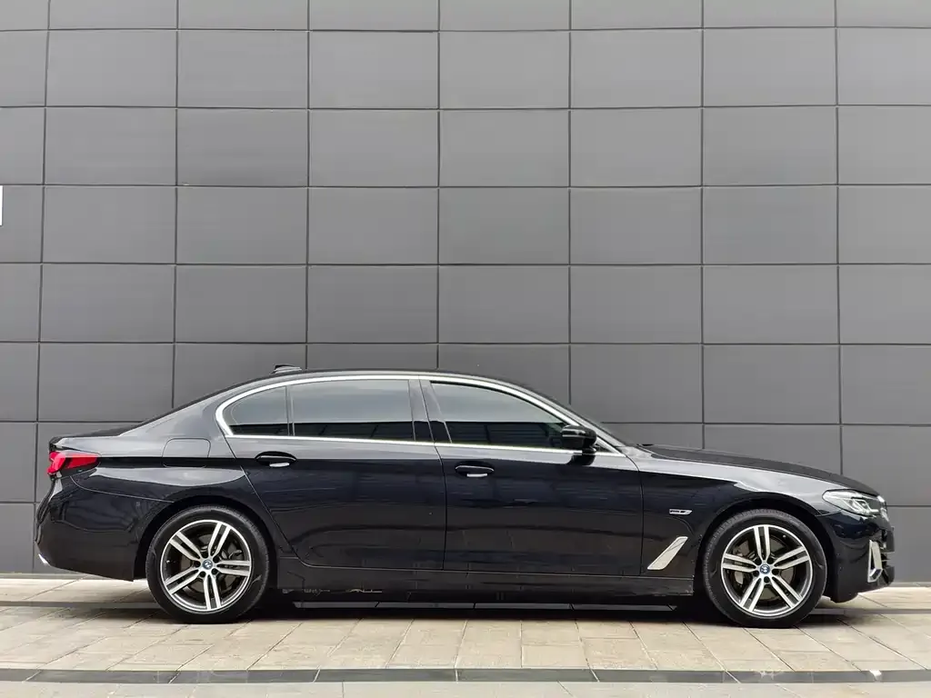 BMW 5 Series New Energy — фото 2