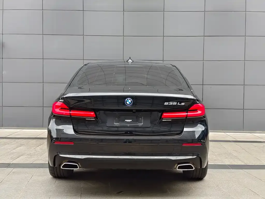 BMW 5 Series New Energy — фото 4