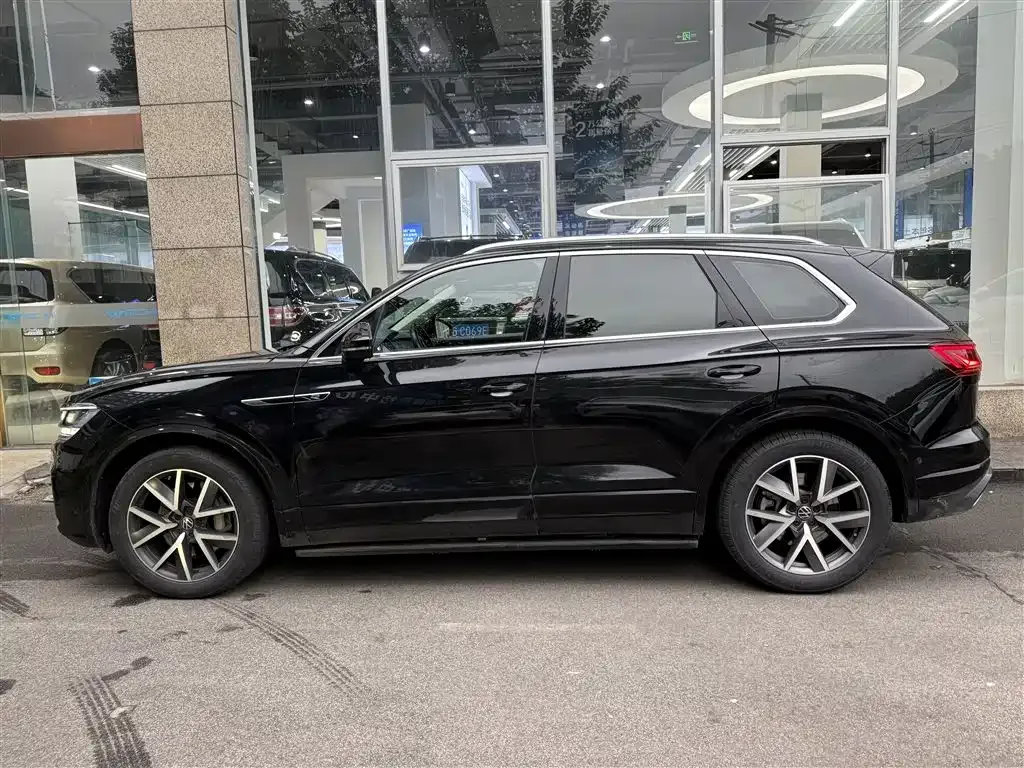 Volkswagen Touareg — фото 3
