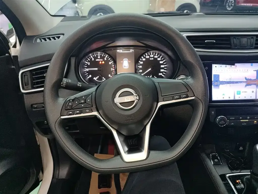 Nissan Qashqai — фото 10