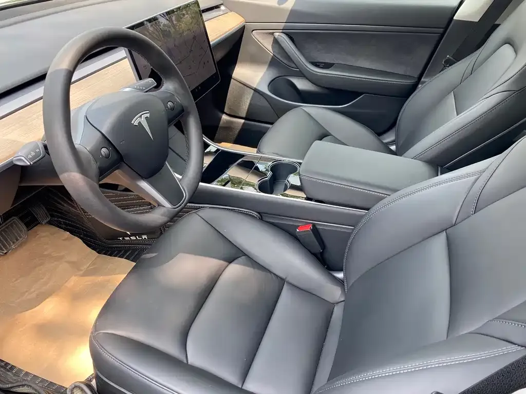 Tesla Model 3 — фото 4
