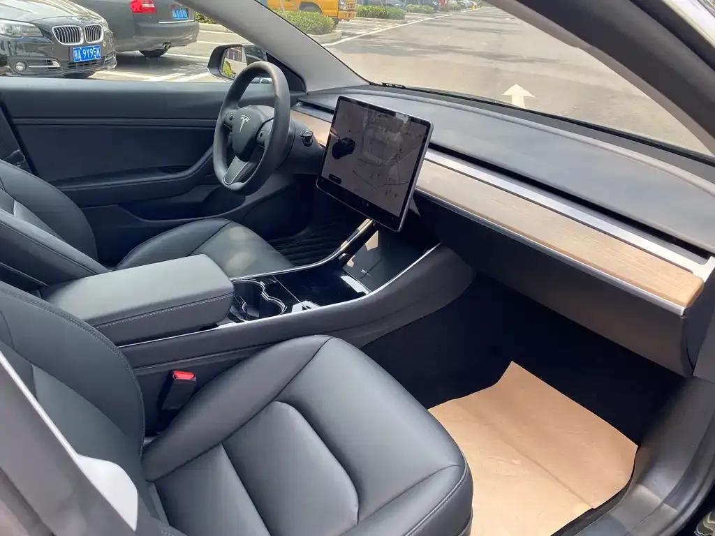 Tesla Model 3 — фото 5