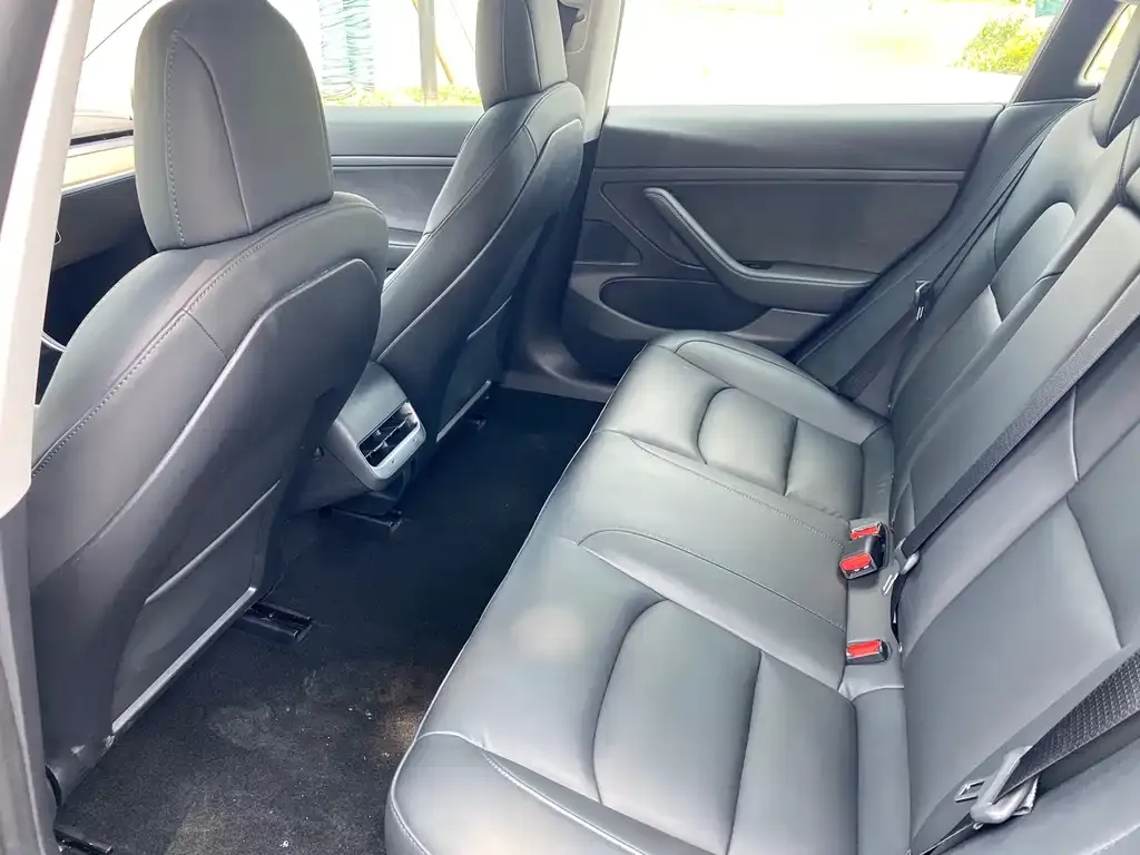 Tesla Model 3 — фото 7