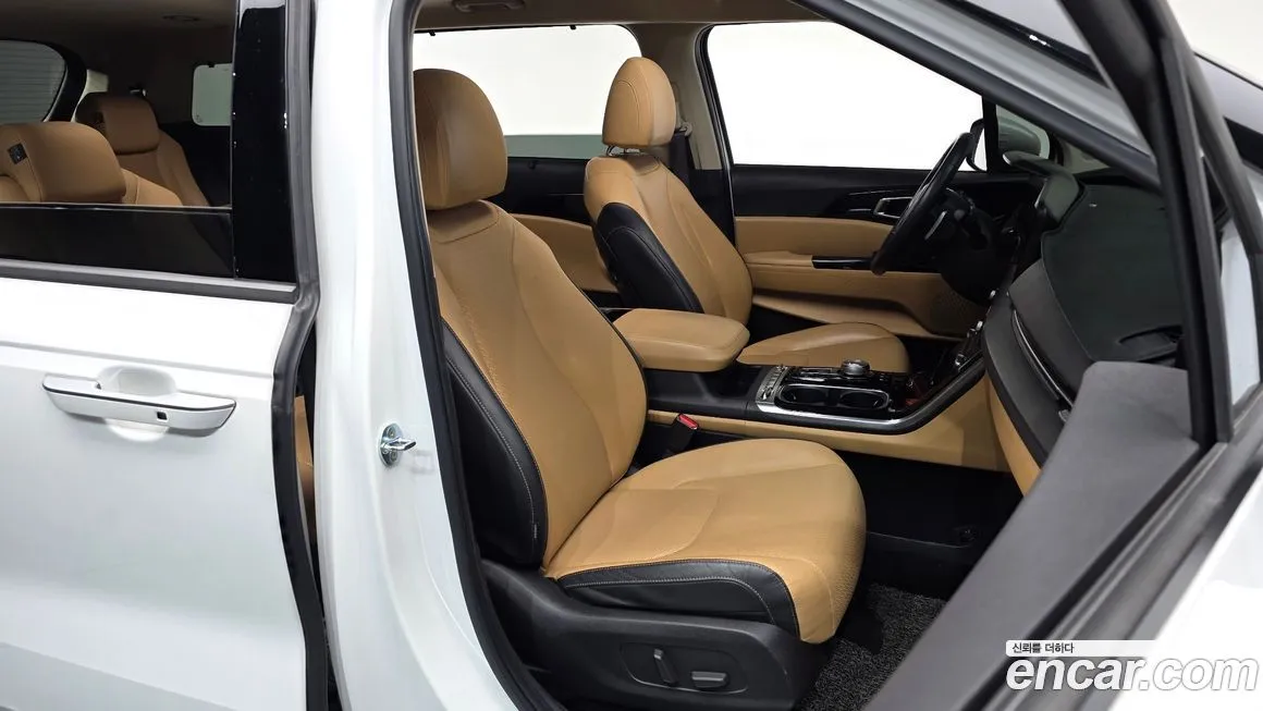 Kia Carnival — фото 10