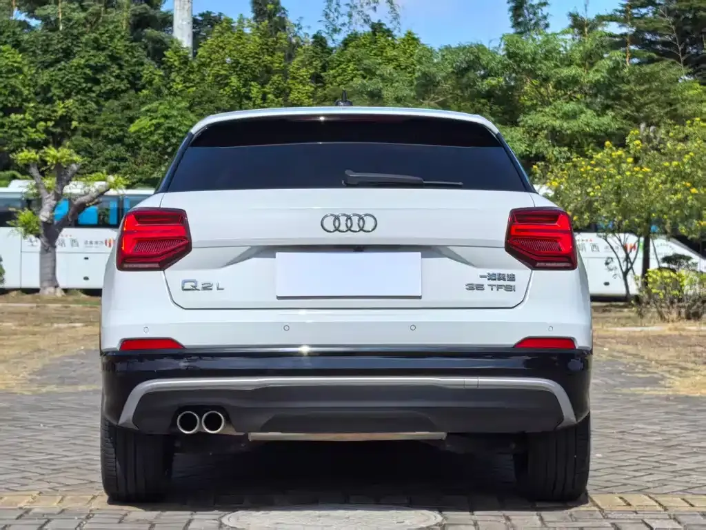 Audi Q2L — фото 5
