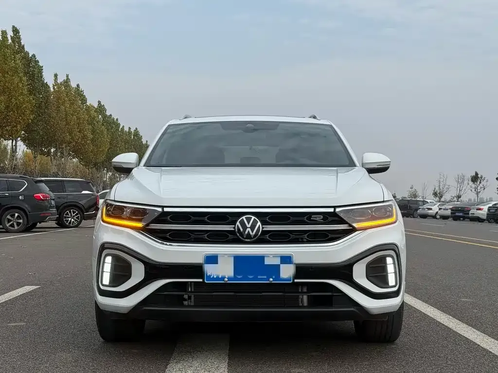 Volkswagen T-Roc — фото 1