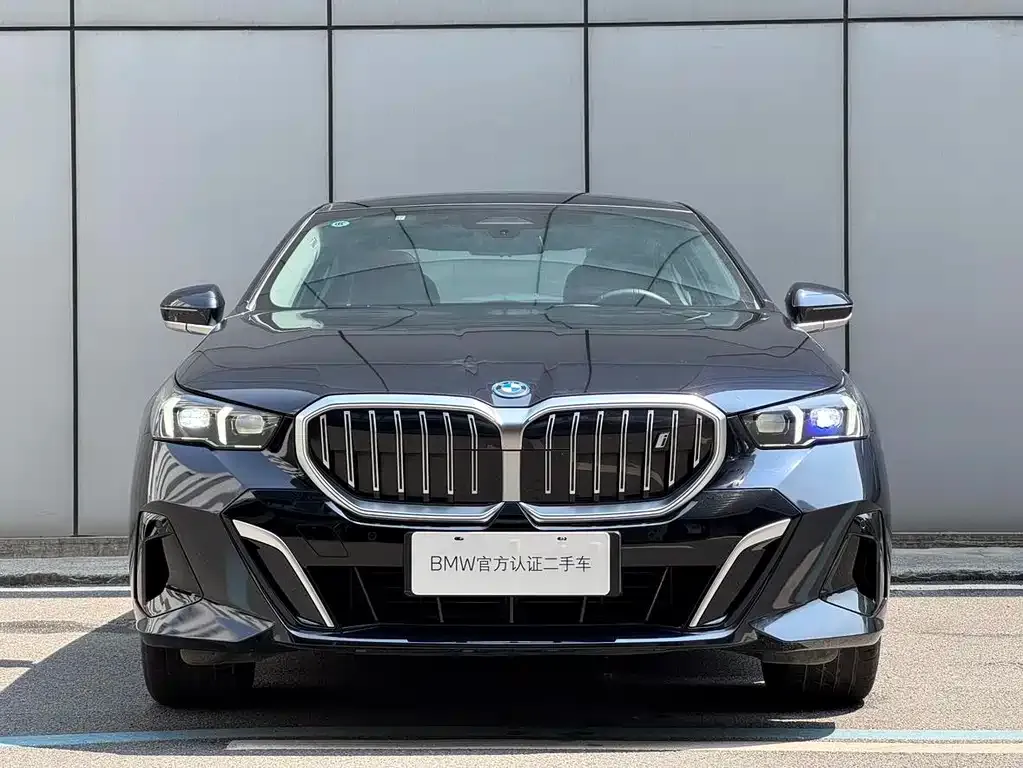 BMW i5 — фото 2