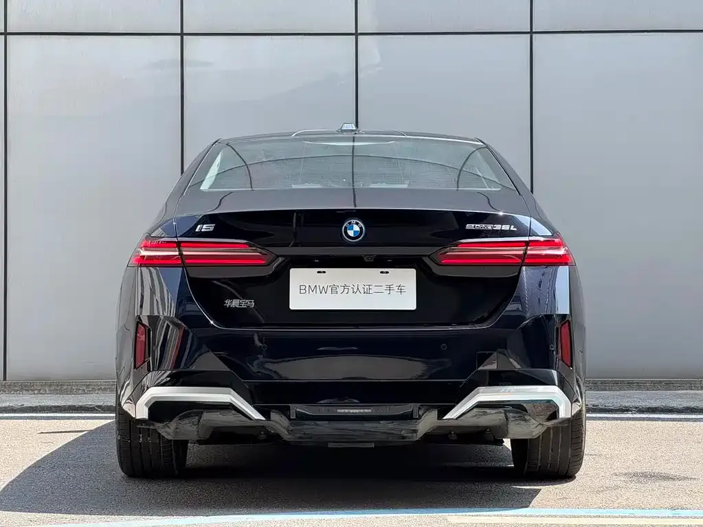 BMW i5 — фото 5
