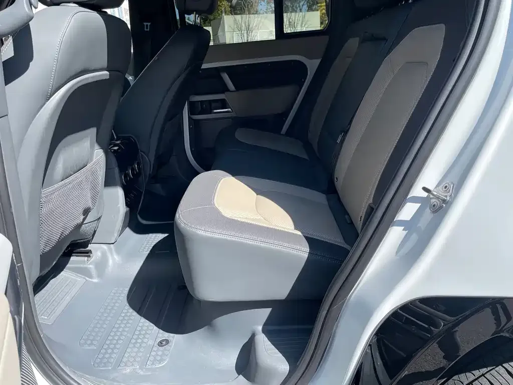 Land Rover Defender — фото 10