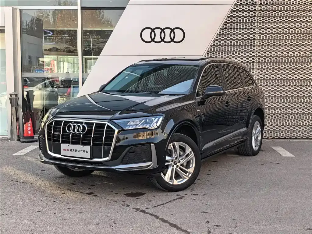 Audi Q7 — фото 1