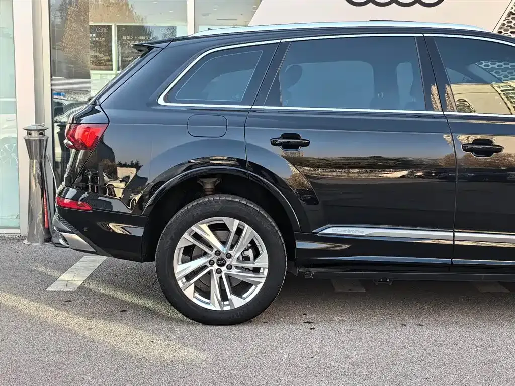 Audi Q7 — фото 8