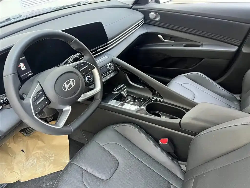 Hyundai Elantra — фото 10