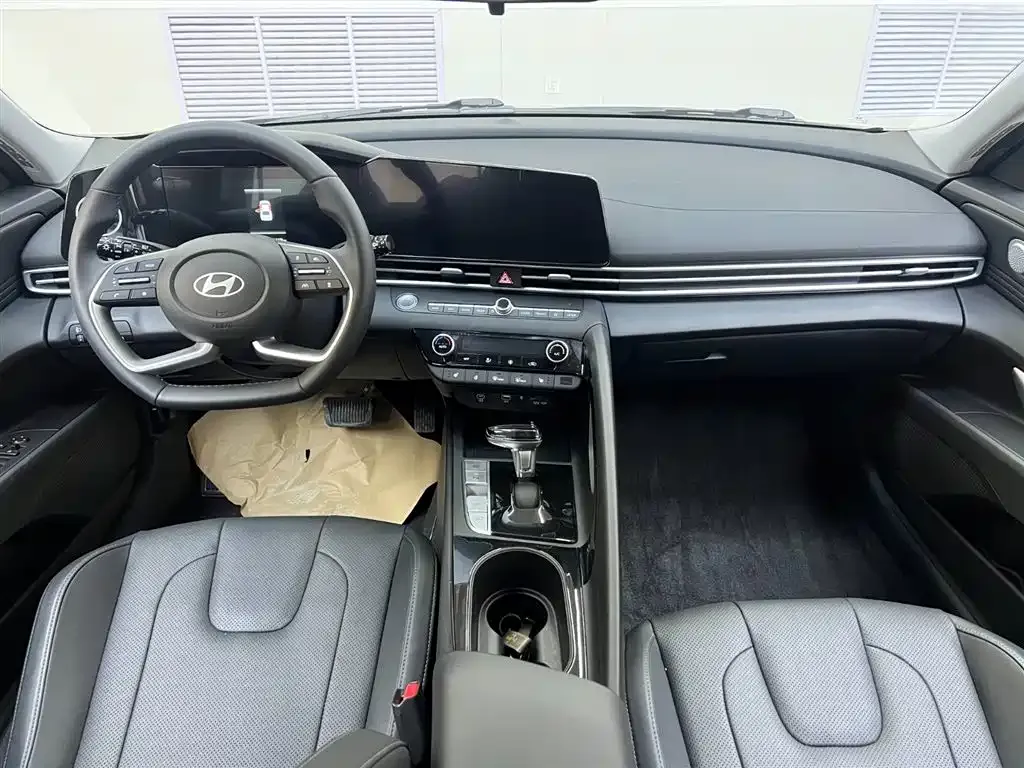 Hyundai Elantra — фото 8