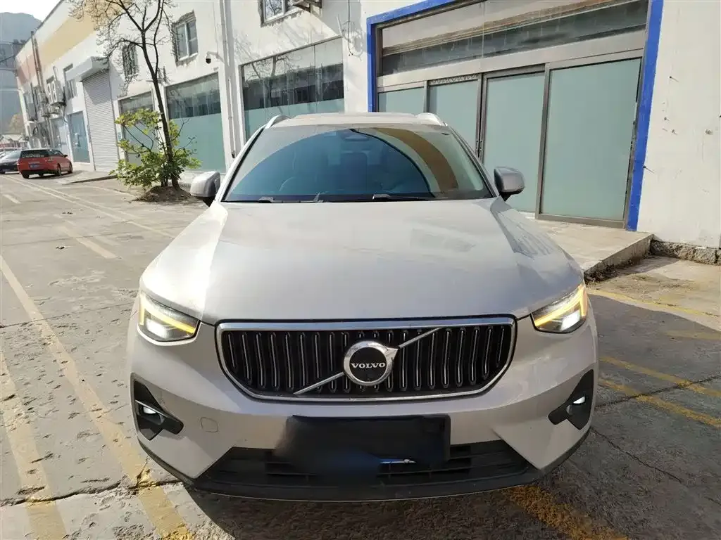 Volvo XC40 — фото 3