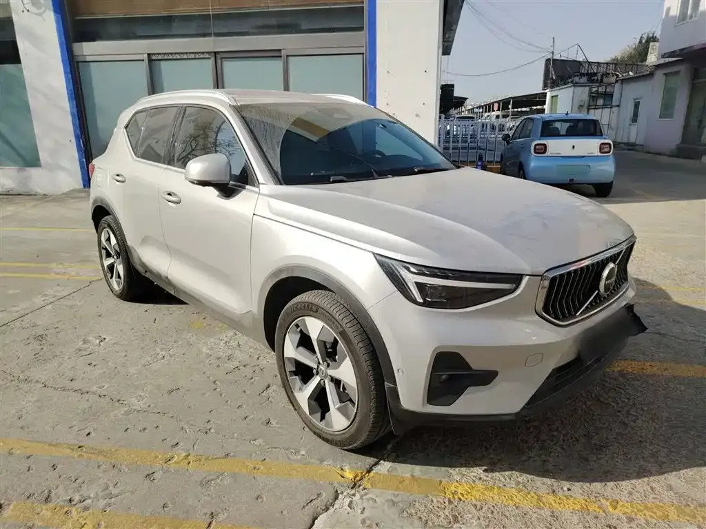 Volvo XC40 — фото 4