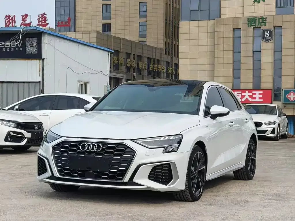 Audi A3 — фото 1