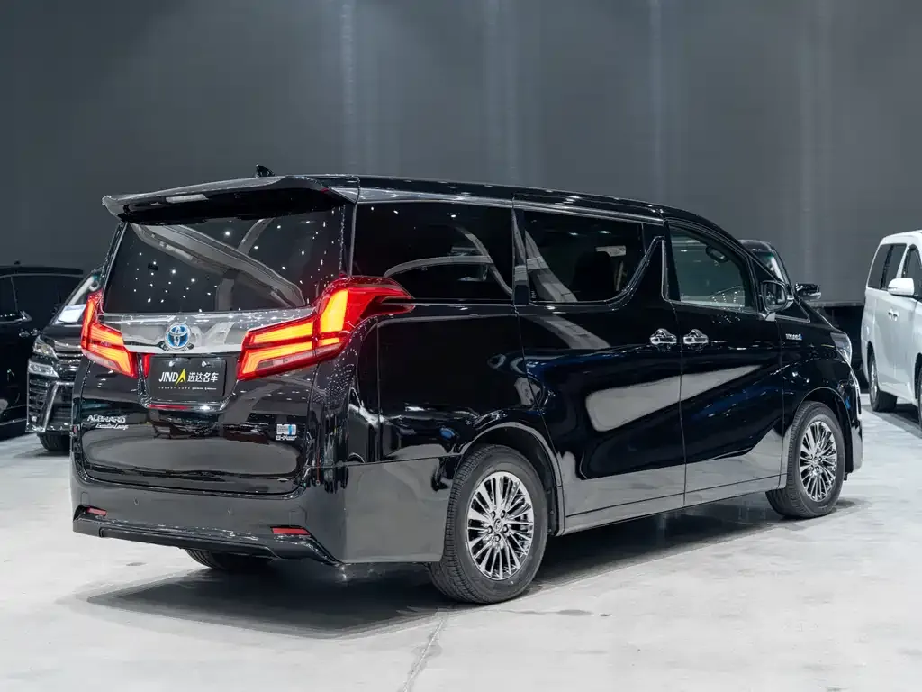 Toyota Alphard — фото 4