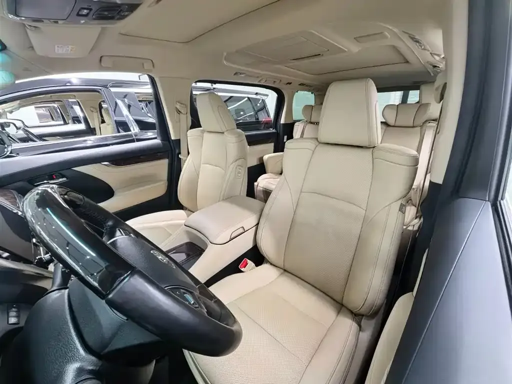 Toyota Alphard — фото 7
