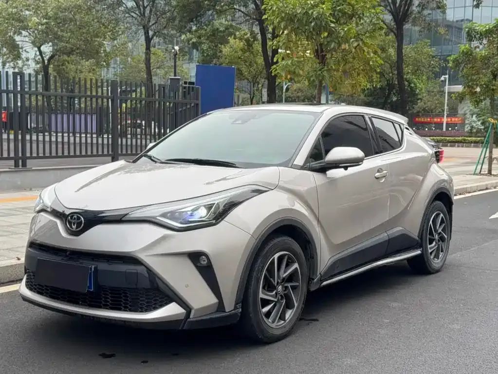 Toyota C-HR — фото 1