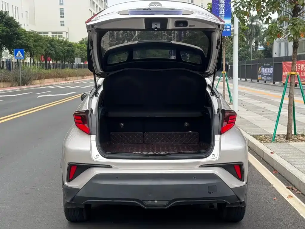 Toyota C-HR — фото 10