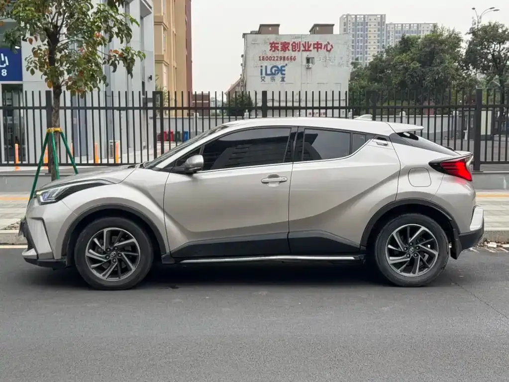Toyota C-HR — фото 7