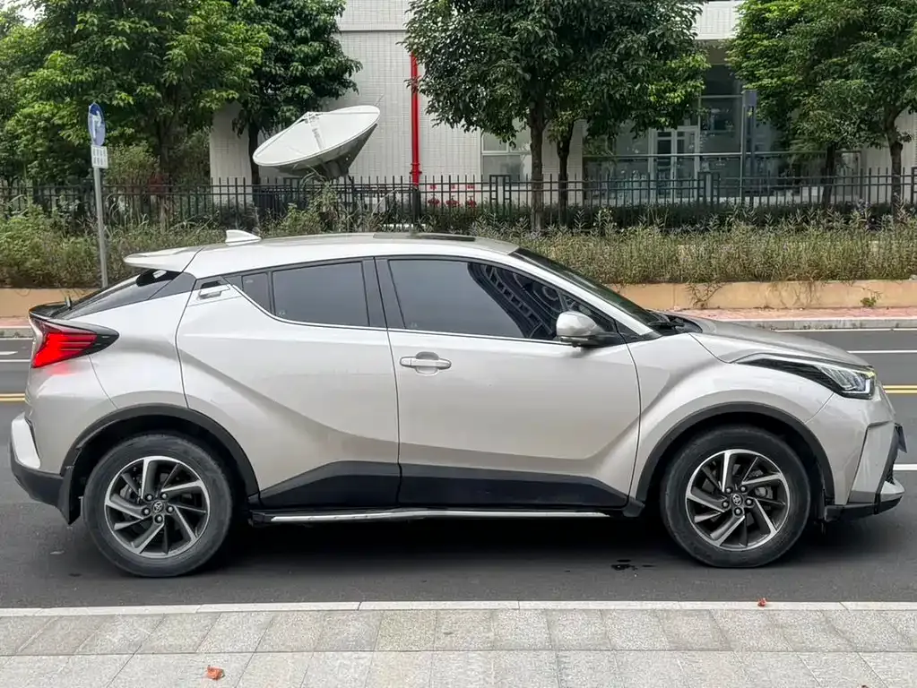 Toyota C-HR — фото 9