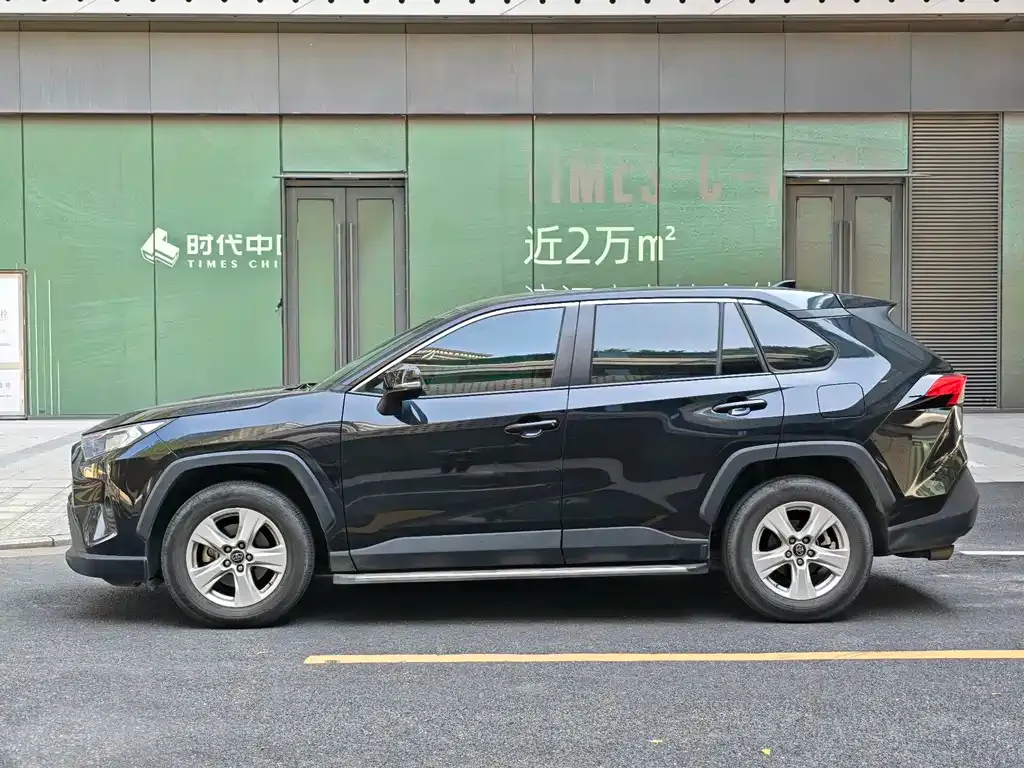 Toyota RAV4 — фото 10