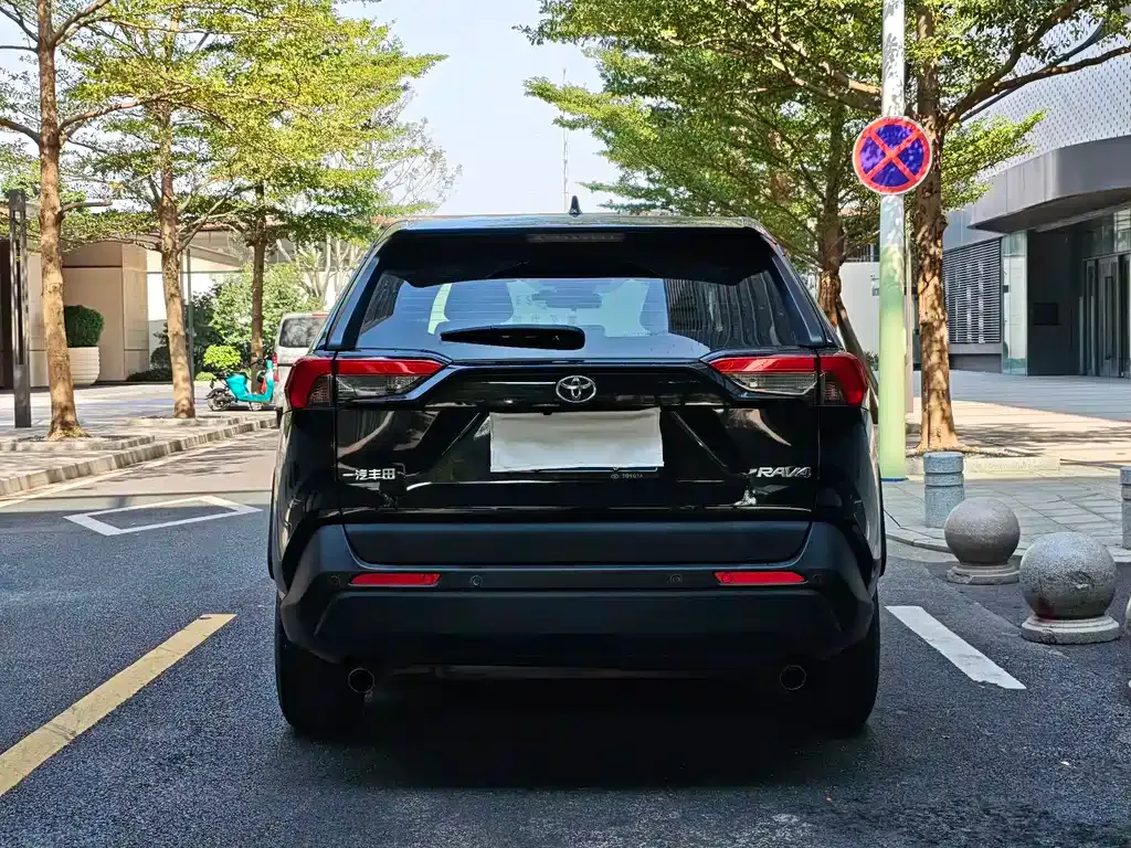 Toyota RAV4 — фото 3