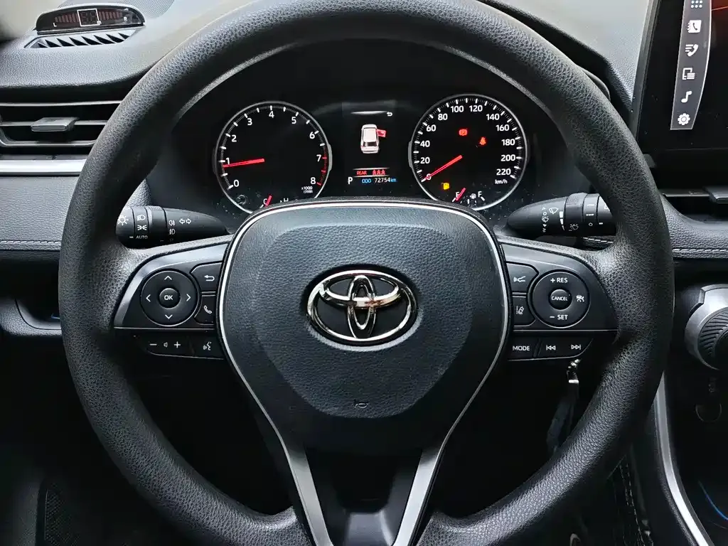 Toyota RAV4 — фото 8