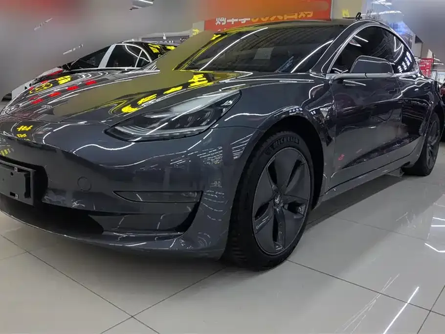 Tesla Model 3 — фото 1