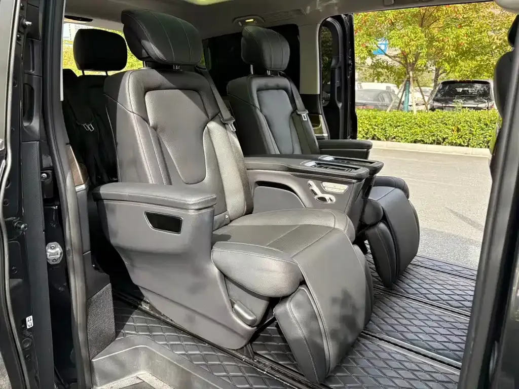 Mercedes-Benz V-Class — фото 10
