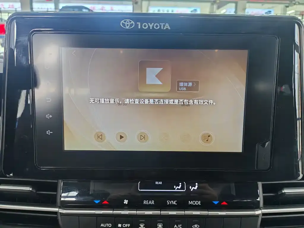 Toyota Granvia — фото 9